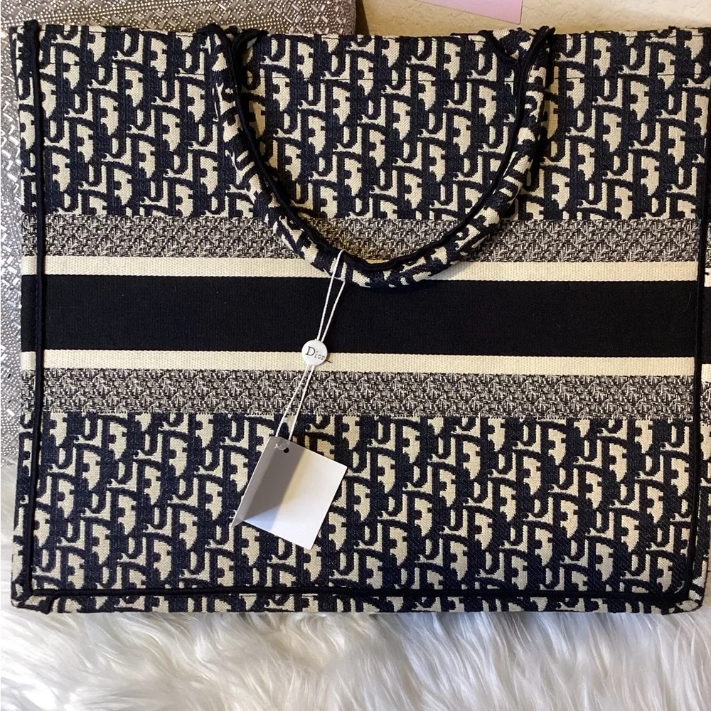 Fashion purse Black and Cream (not authentic)